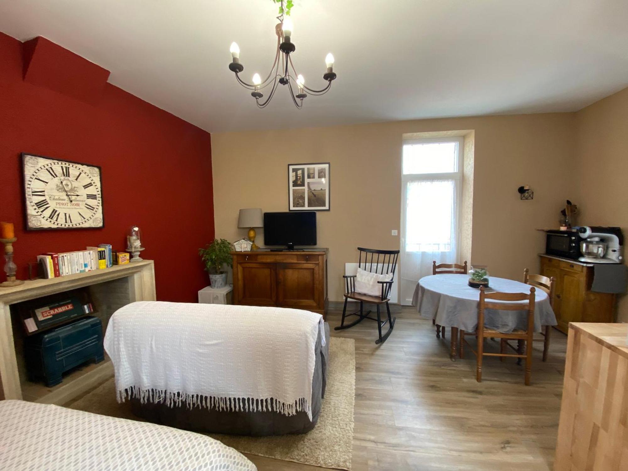 Studio Logis Les Roses Bourbon-lʼArchambault Exterior foto